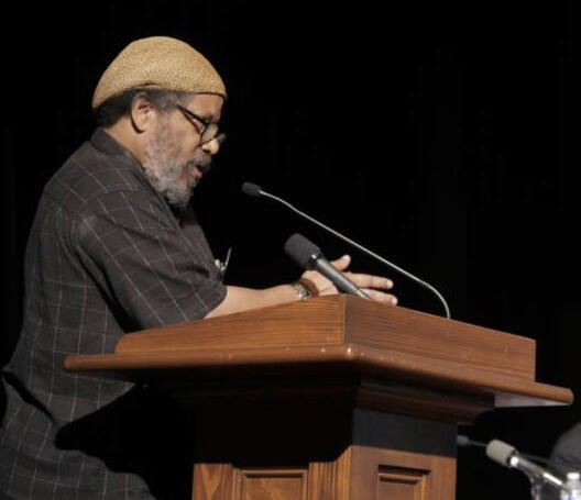 Michael Simmons speaking at a podium